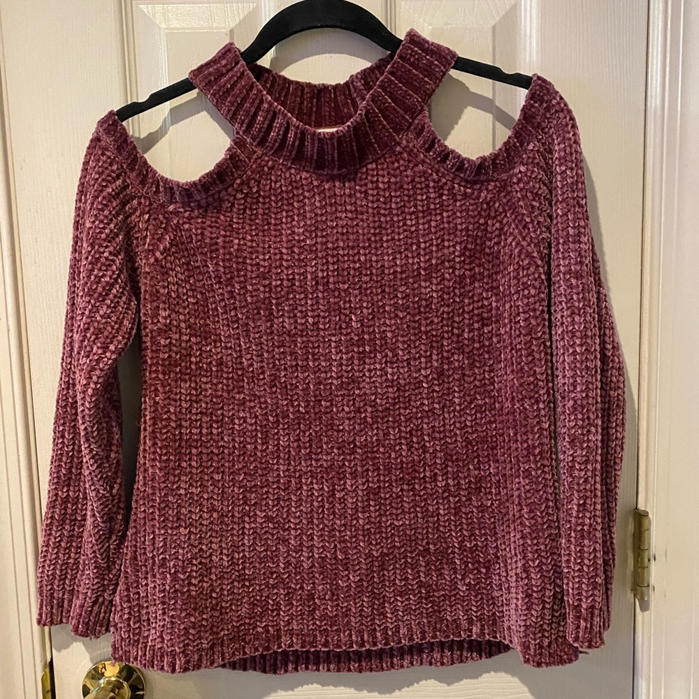 Adam Levine Cold-shoulder sweater